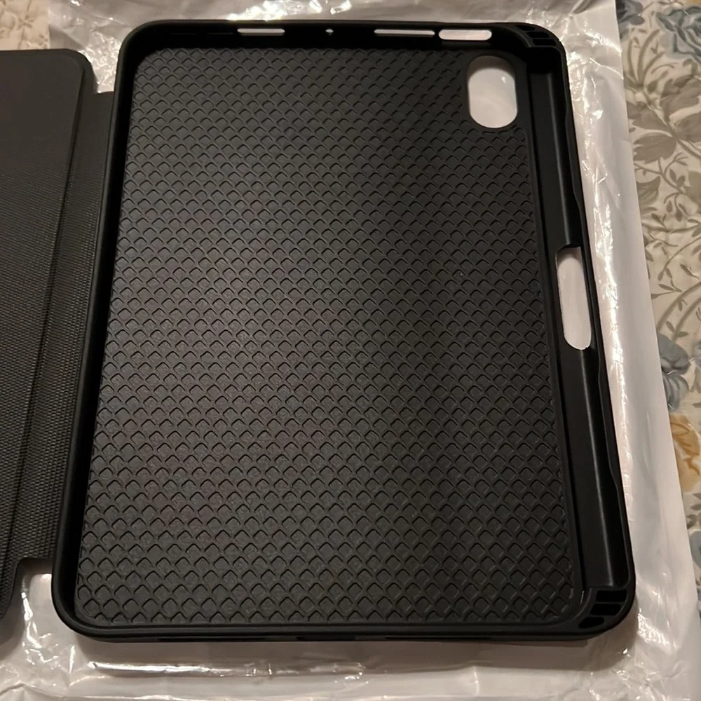 CASE FOR IPAD MINI 6…NIB…8.3”…BLACK…NICE!!!